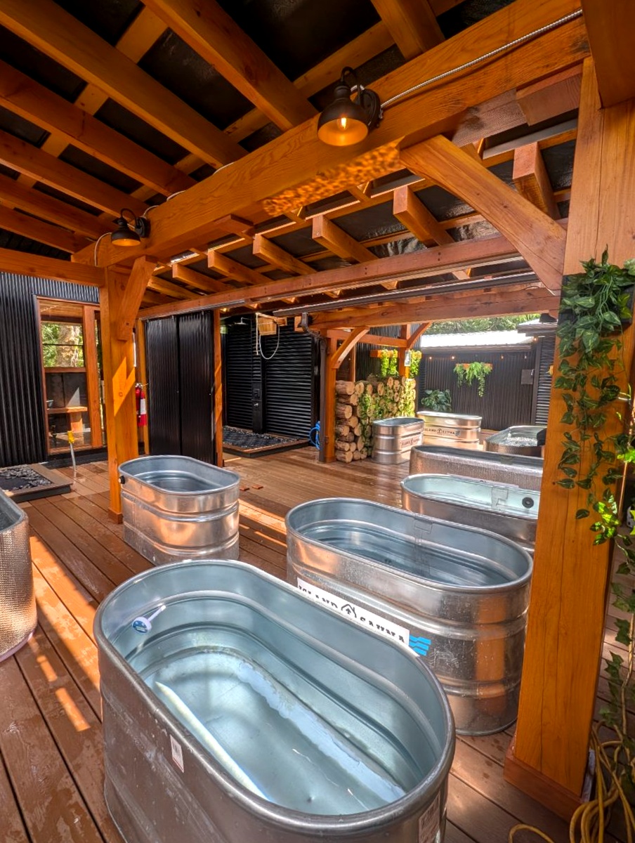Island Sauna and Cold Plunge Black Creek
