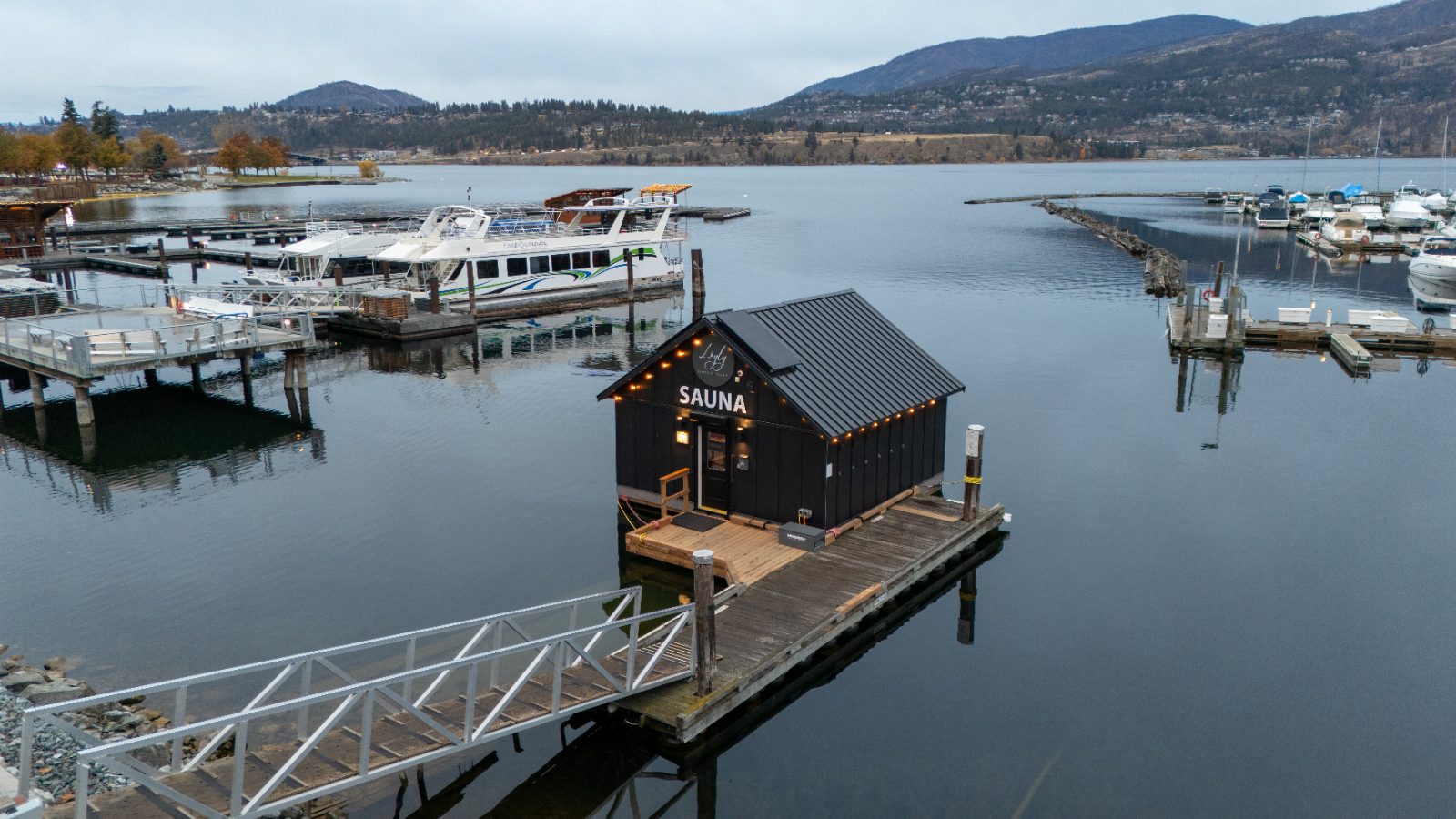 Löyly Floating Sauna- Yes it is really floating. photo 7